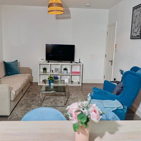 Cosy 1-Bed Flat 30Min To Central London & Parking エクステリア 写真