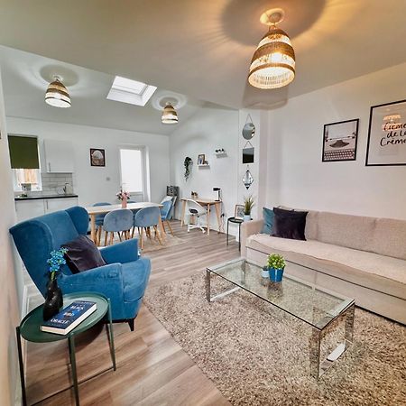 Cosy 1-Bed Flat 30Min To Central London & Parking エクステリア 写真