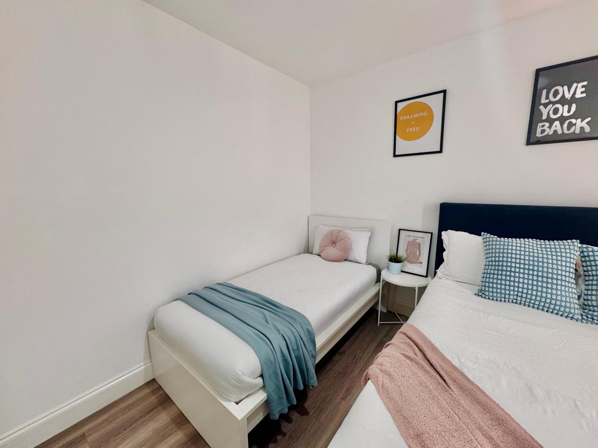 Cosy 1-Bed Flat 30Min To Central London & Parking エクステリア 写真
