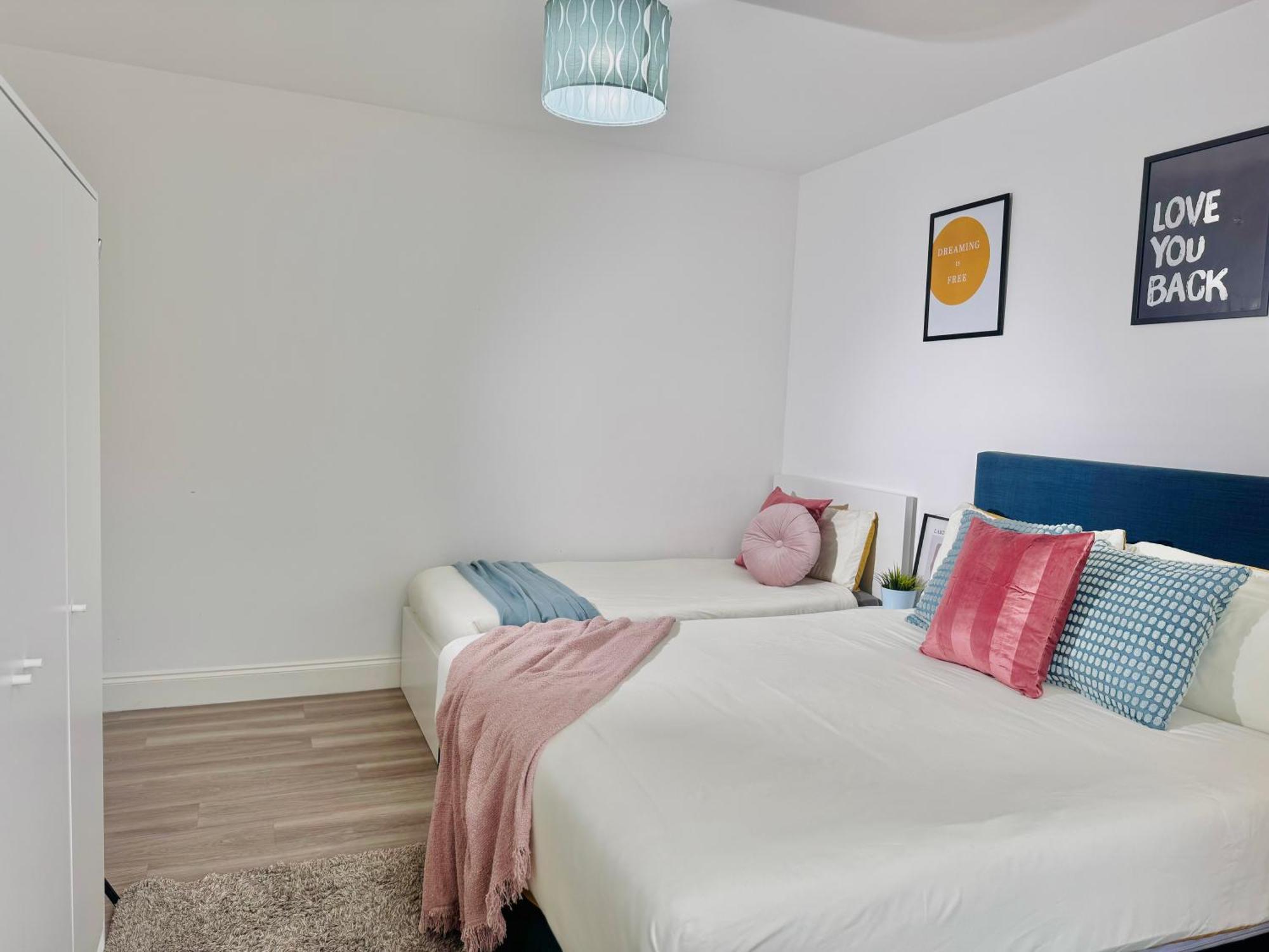 Cosy 1-Bed Flat 30Min To Central London & Parking エクステリア 写真
