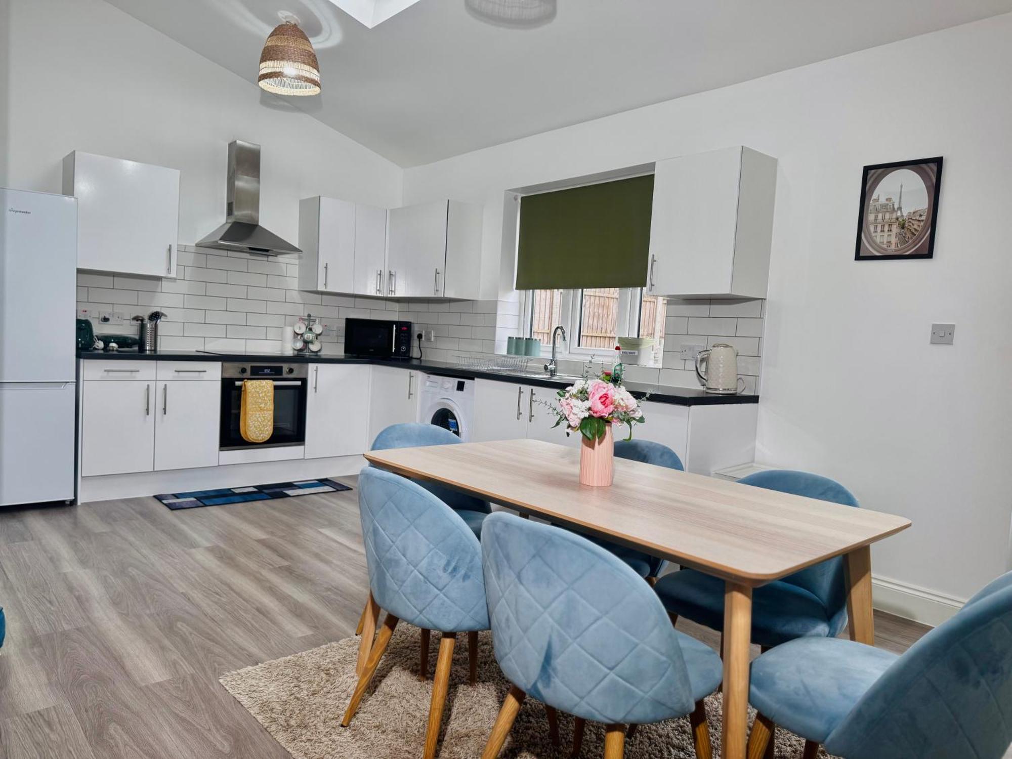 Cosy 1-Bed Flat 30Min To Central London & Parking エクステリア 写真