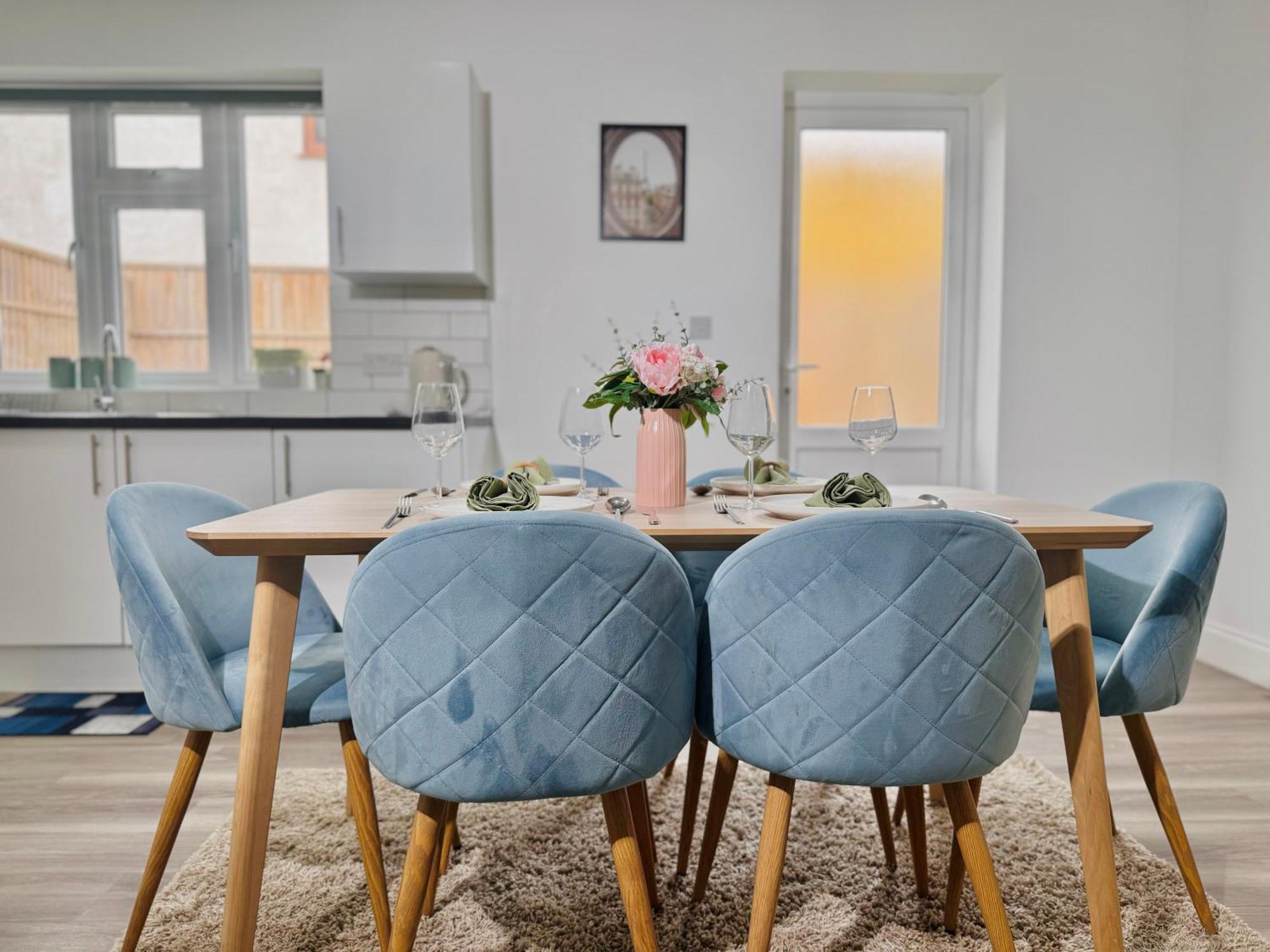 Cosy 1-Bed Flat 30Min To Central London & Parking エクステリア 写真