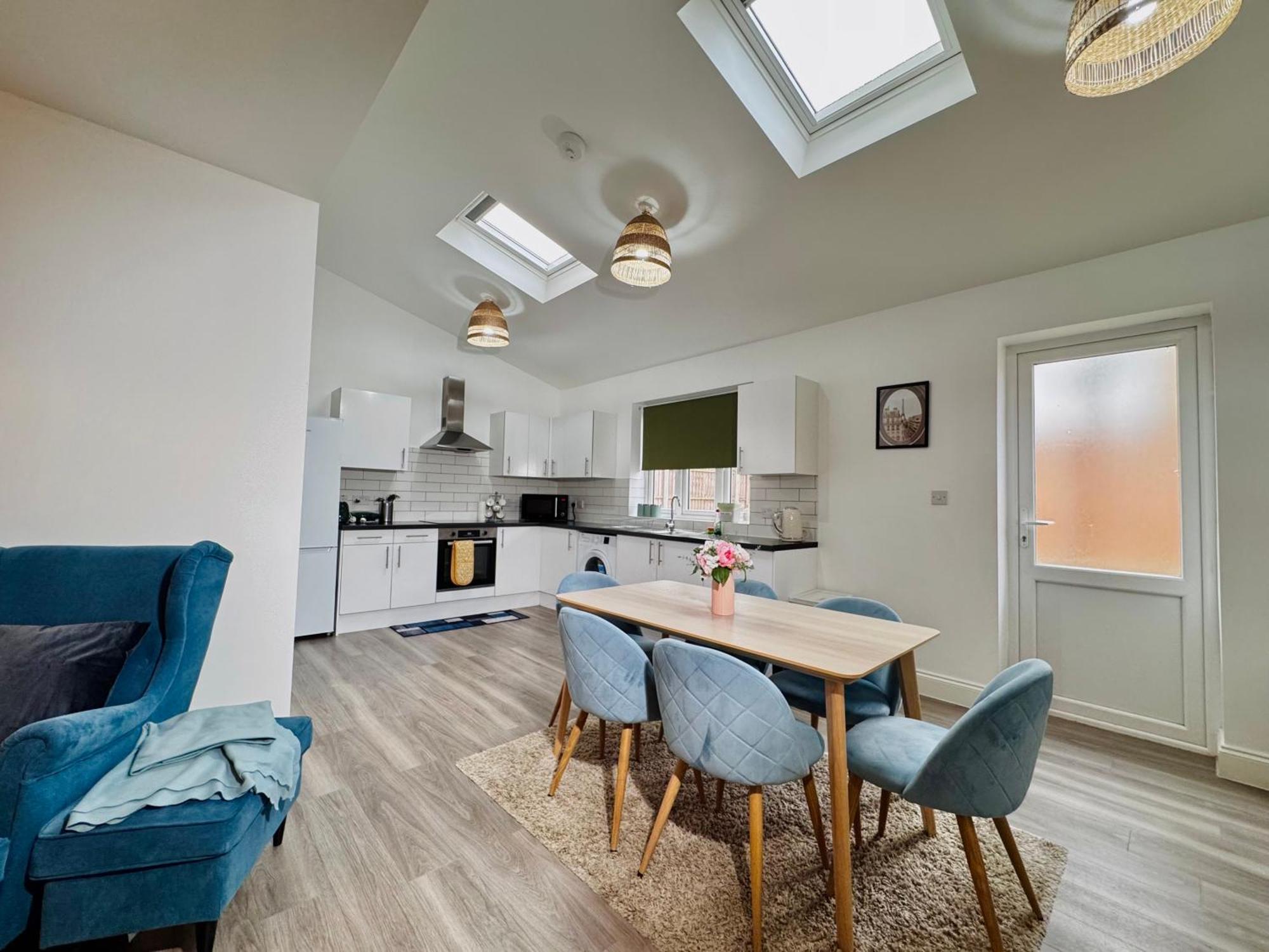 Cosy 1-Bed Flat 30Min To Central London & Parking エクステリア 写真